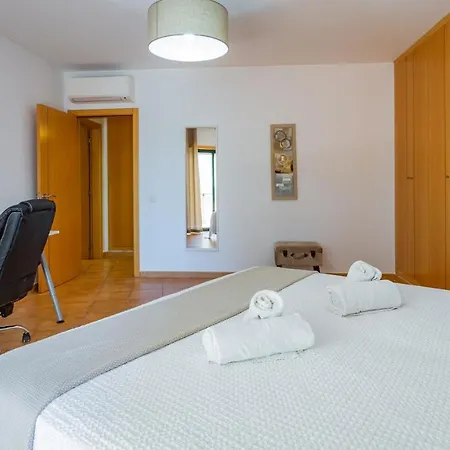 Apartament Magnificent 2bdr W/ Ac & Pool - 2min From - By Lovelystay *