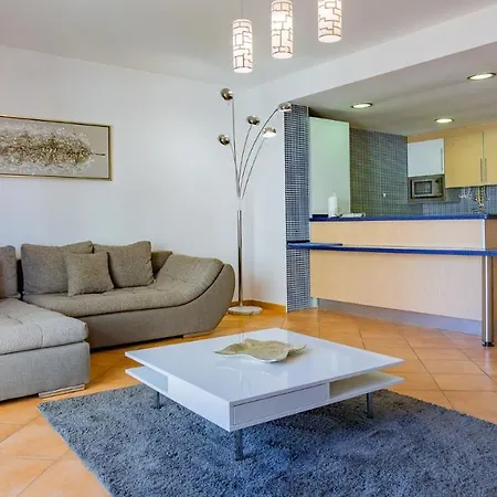 Magnificent 2bdr W/ Ac & Pool - 2min From - By Lovelystay Apartamento Armação de Pêra