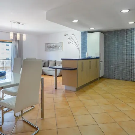 Magnificent 2bdr W/ Ac & Pool - 2min From - By Lovelystay Apartament *