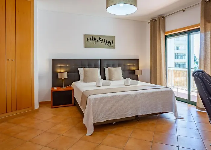 Διαμέρισμα Magnificent 2bdr W/ Ac & Pool - 2min From - By Lovelystay *