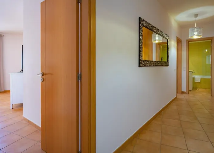 Διαμέρισμα Magnificent 2bdr W/ Ac & Pool - 2min From - By Lovelystay Armação de Pêra