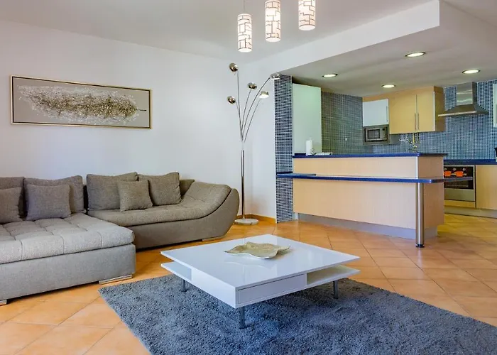 Magnificent 2bdr W/ Ac & Pool - 2min From - By Lovelystay Διαμέρισμα Armação de Pêra