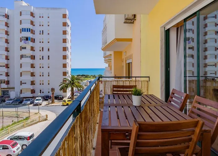 Apartamento Magnificent 2Bdr Apartment With Ac - 2Min From Beach - By Lovelystay