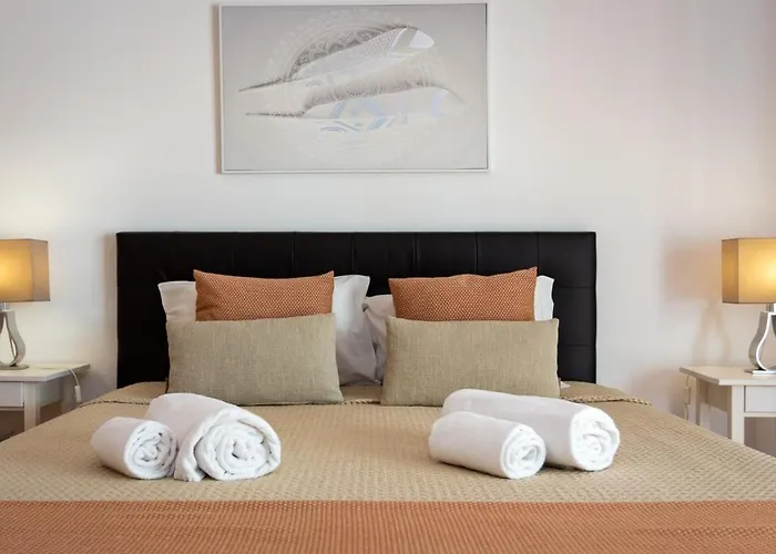 Magnificent 2Bdr Apartment With Ac - 2Min From Beach - By Lovelystay Armação de Pêra