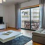 Magnificent 2bdr With Ac - 2min From - By Lovelystay Lägenhet *